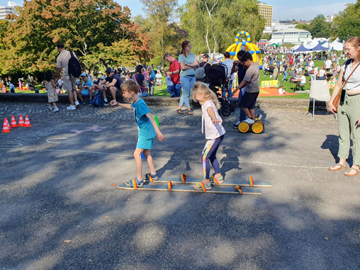 Weltkindertag 2024, GET-Spielstation Pedalo/Rollbrett/Trockenskirennen